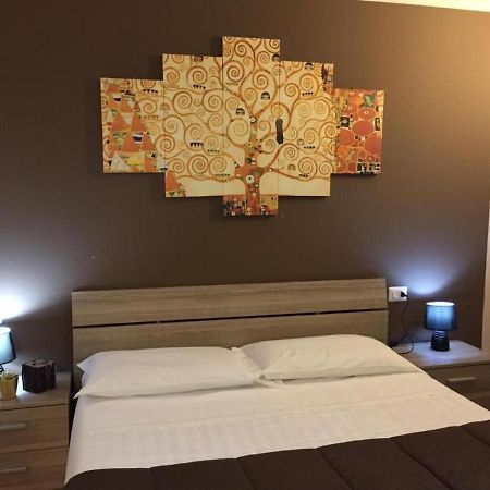 Ded 2 Only Sleep Bagno Privato Apartment Parma Bagian luar foto