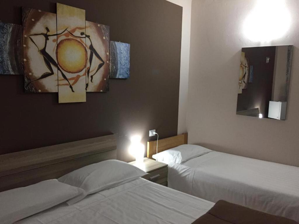 Ded 2 Only Sleep Bagno Privato Apartment Parma Bagian luar foto